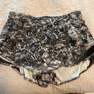 Lululemon hotly hot shorts size 6